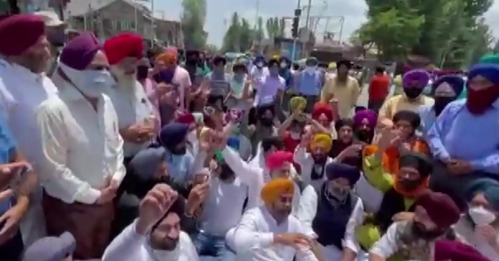 2 Sikh girls kidnapped at gunpoint, forcibly converted to different religion in Srinagar; SAD protests